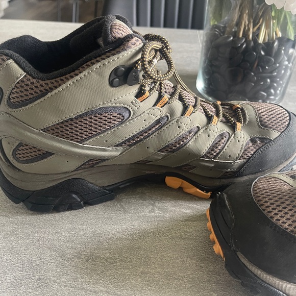 Gently used Merrell men’s shoes - Picture 9 of 9